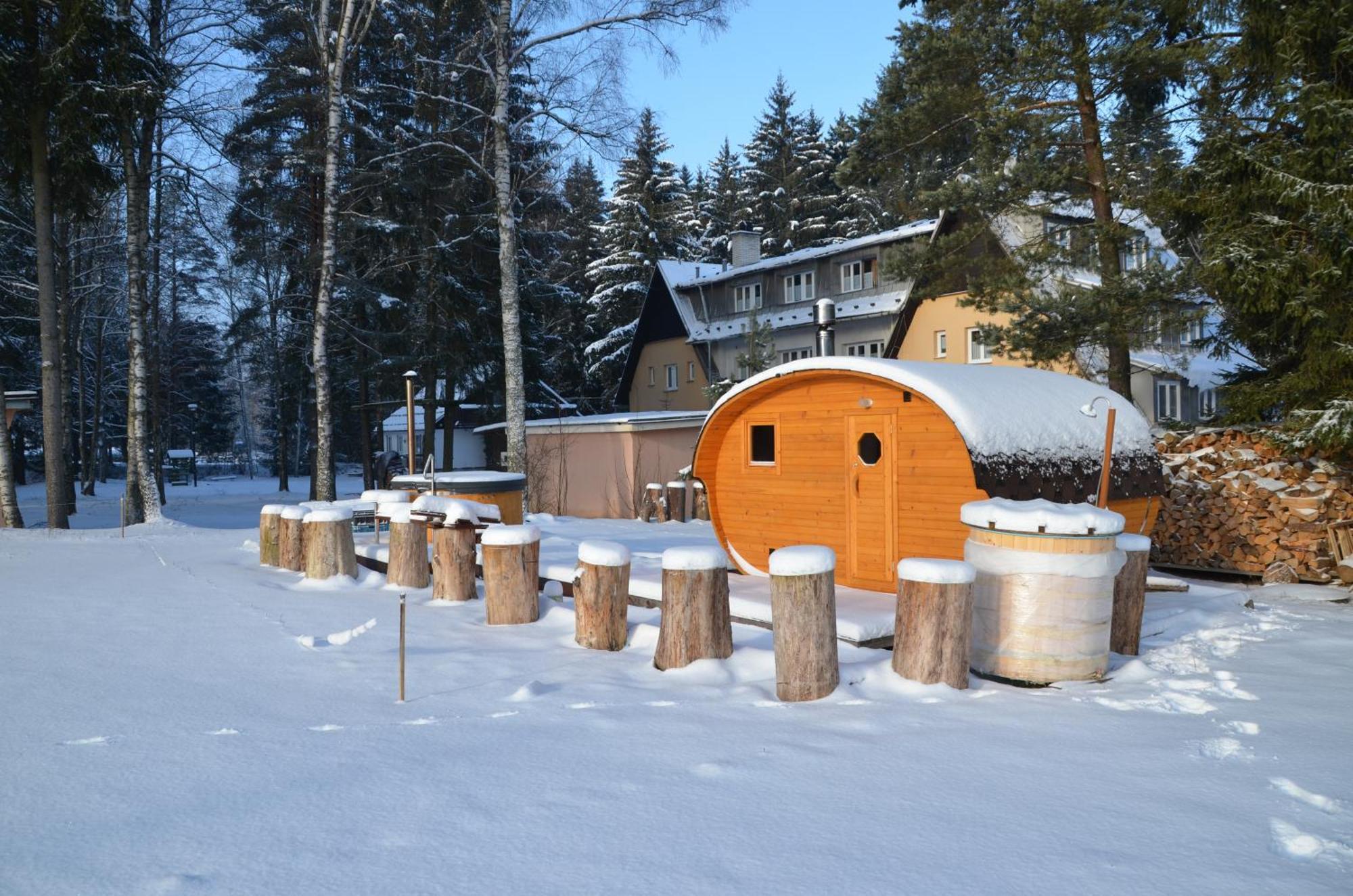 Gaudeamus 3* Milovy